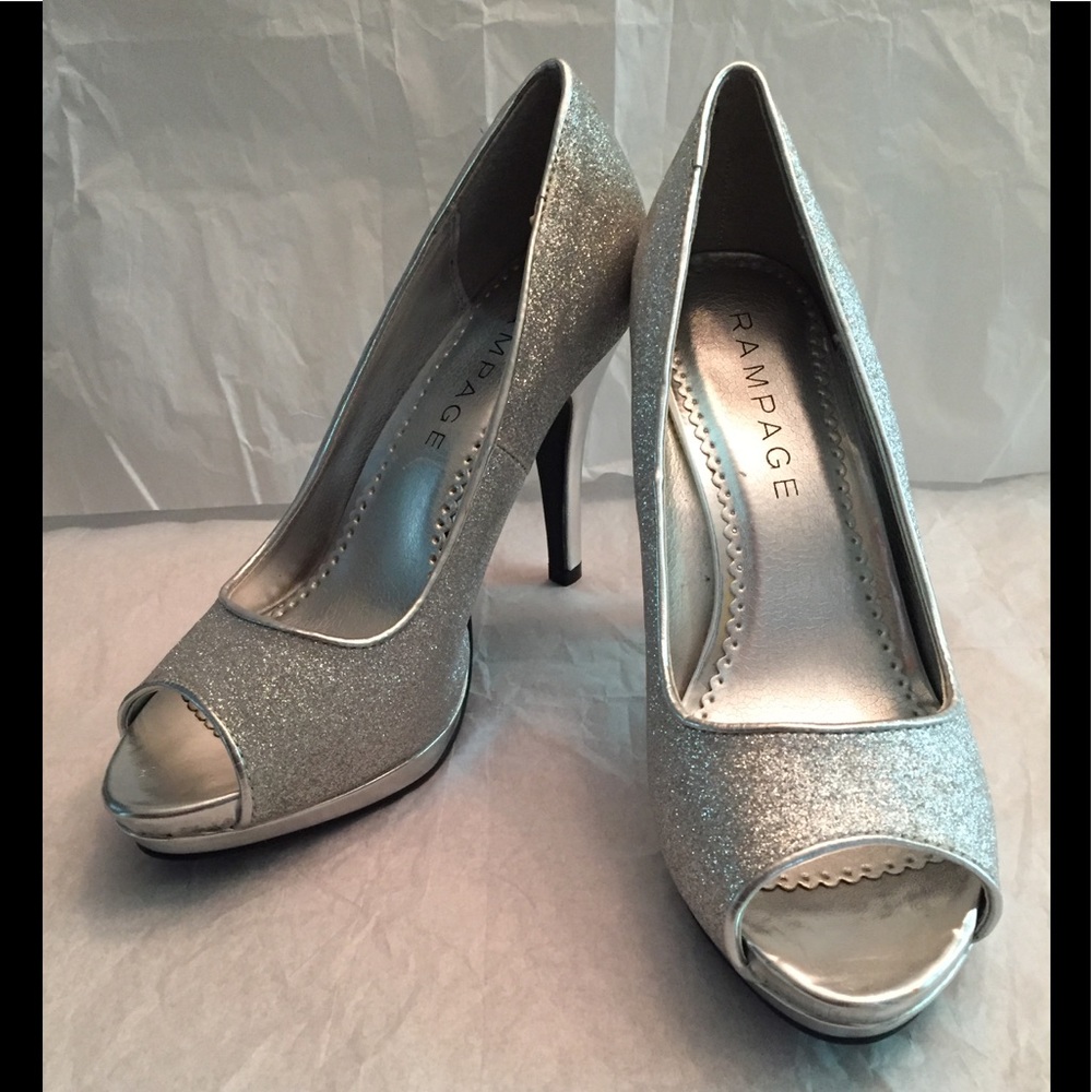 Rampage Gracee Silver Peep toe pumps- Sz 7.5. EUC